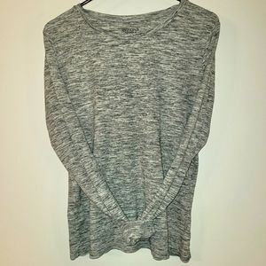 Heather gray long sleeve t-shirt